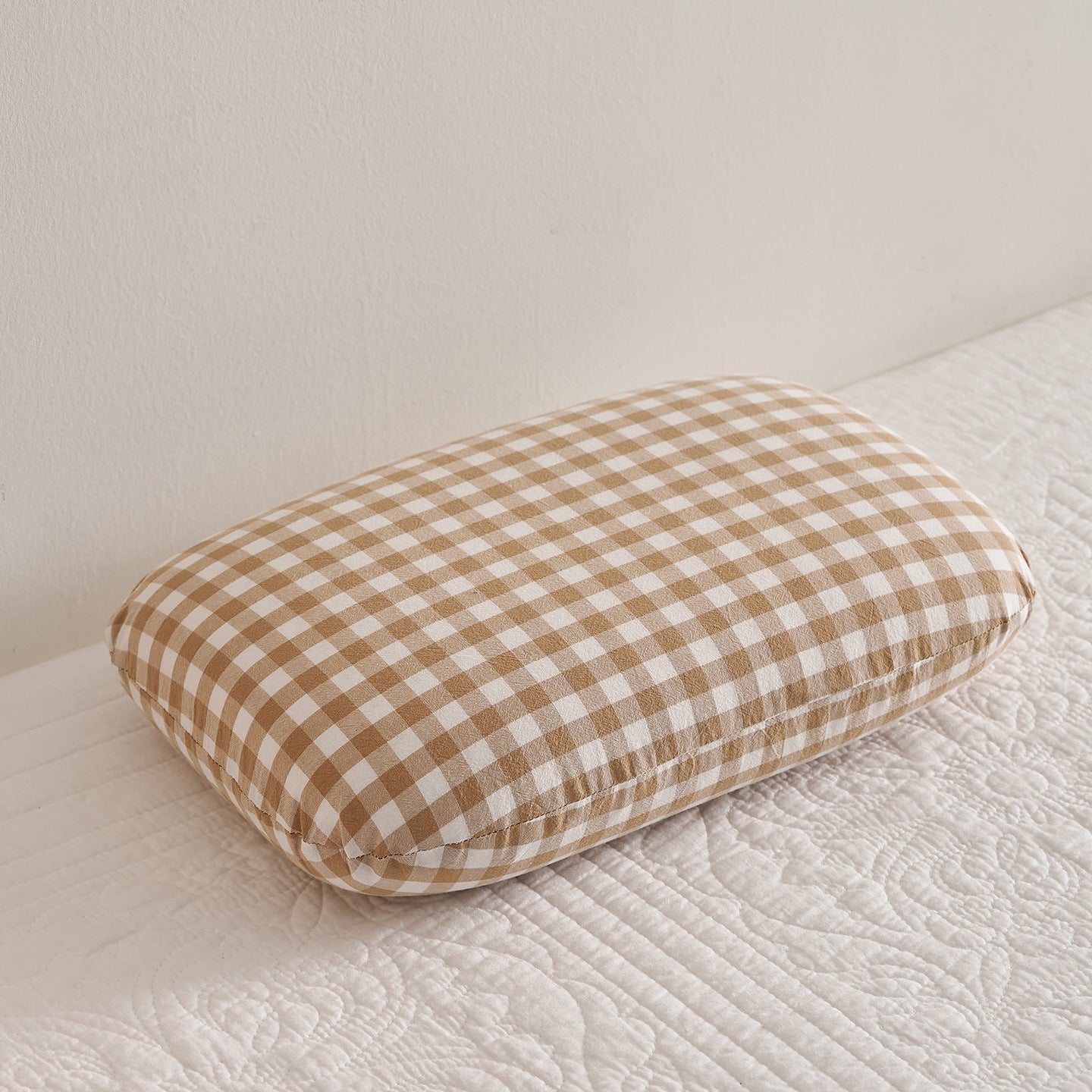 Comfort Pillow with Checked Design Vinantica