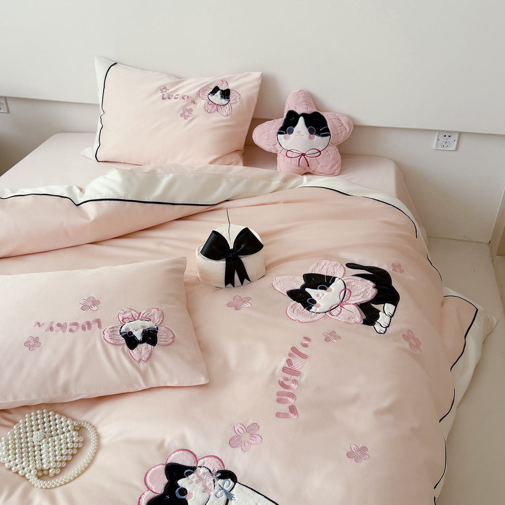 Bedding set with embroidered cat appliqués and soft cotton satin