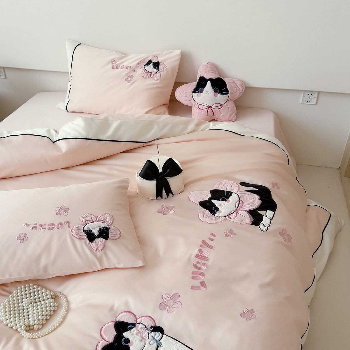 Bedding set with embroidered cat appliqués and soft cotton satin