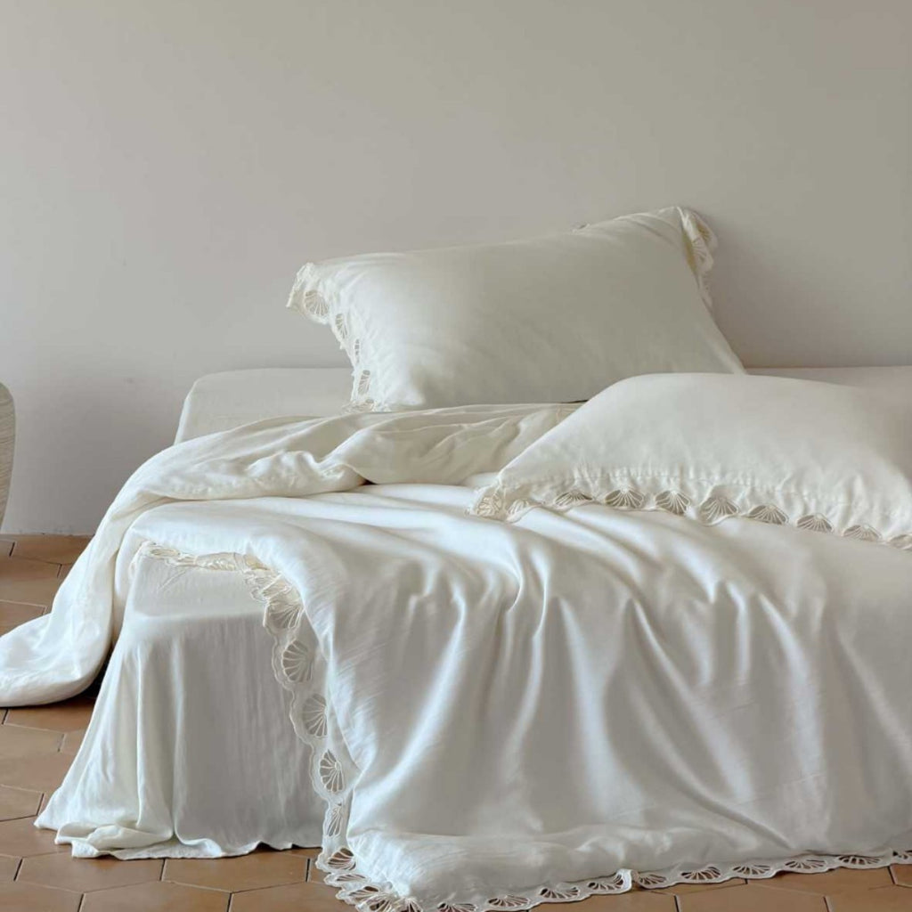 Bedding set made of organic cotton with cutwork borders