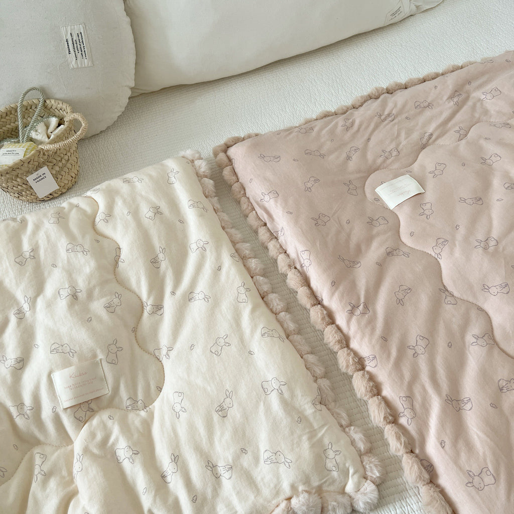 Cuddle blanket baby quilt with plush lining and bunny motif