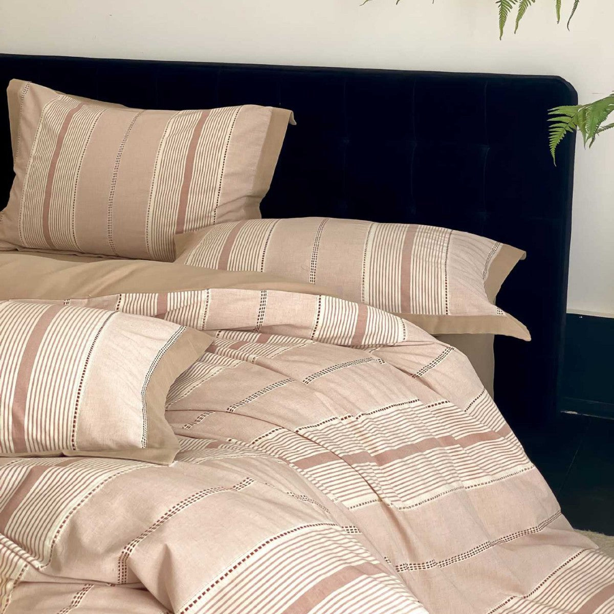 Luxurious linen-cotton bedding with fine stripes and pillowcases
