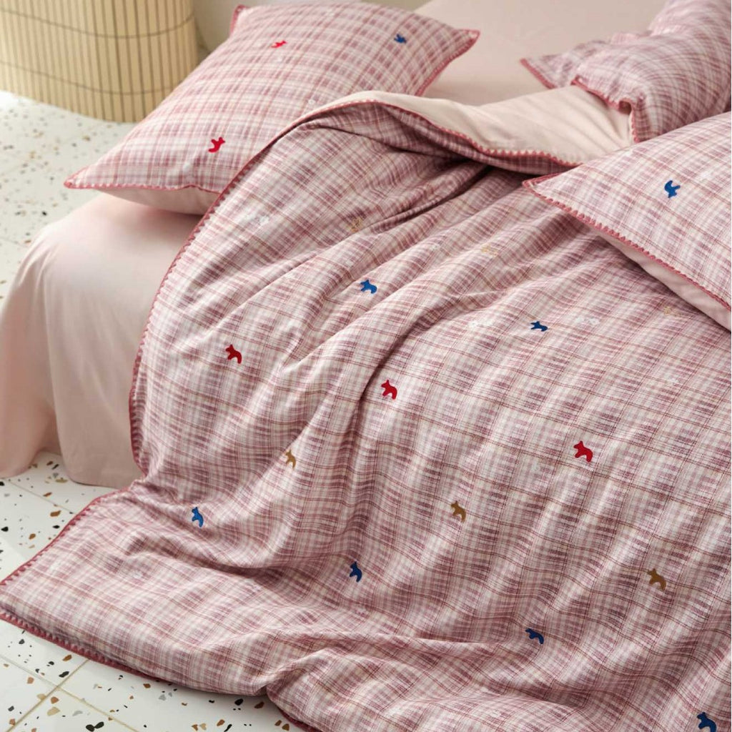 Checked cotton bedding set with delicate animal embroideries