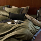 Luxurious velvet bedding set with contrast border