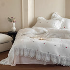 Bedding set in vintage look made of lightweight cotton muslin with lace ruffle and fine floral embroidery