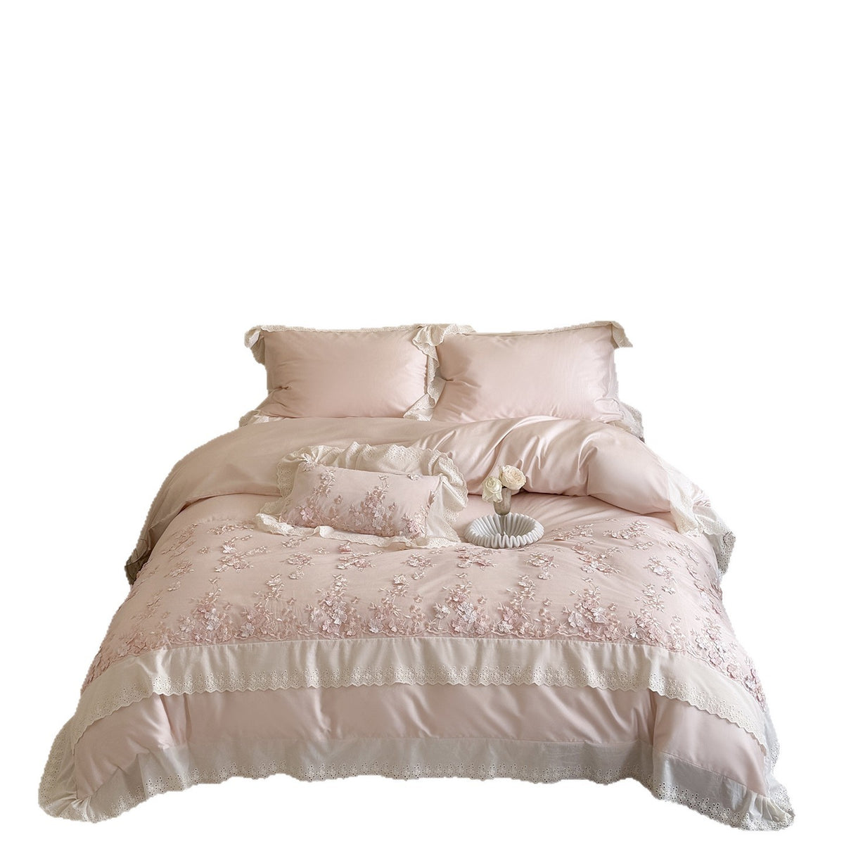 embroidered luxury bedding set made of cotton satin with lace border