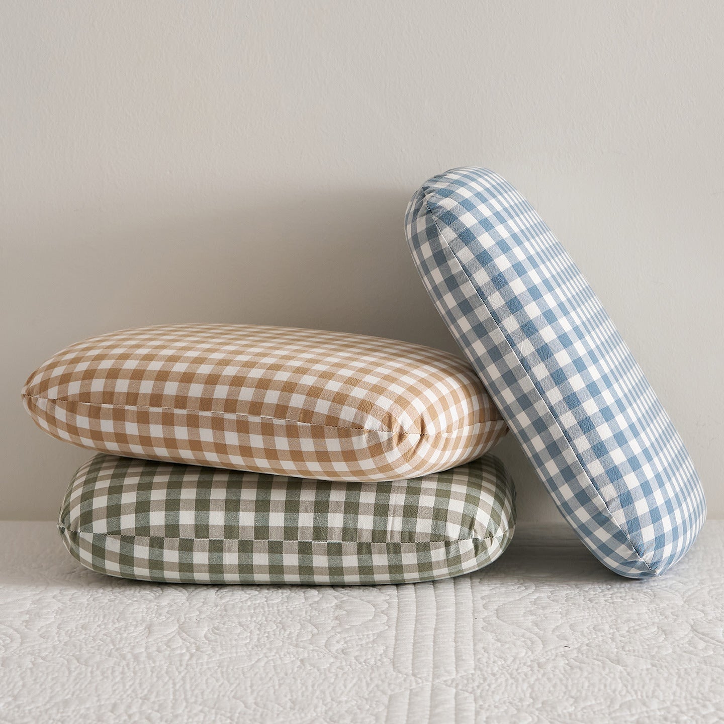 Comfort Pillow with Checked Design Vinantica