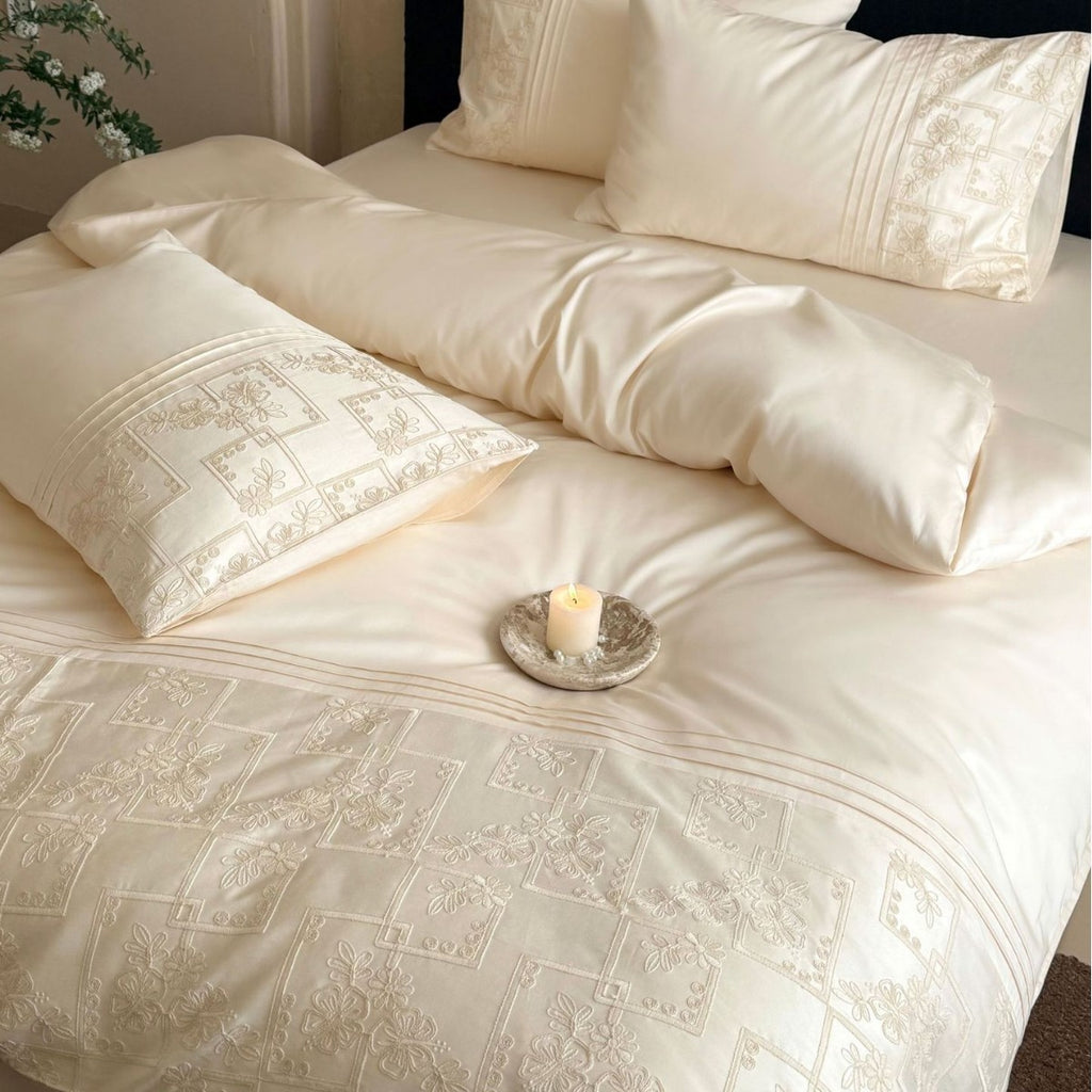 Satin bedding set with woven relief patterns and extra fine thread count