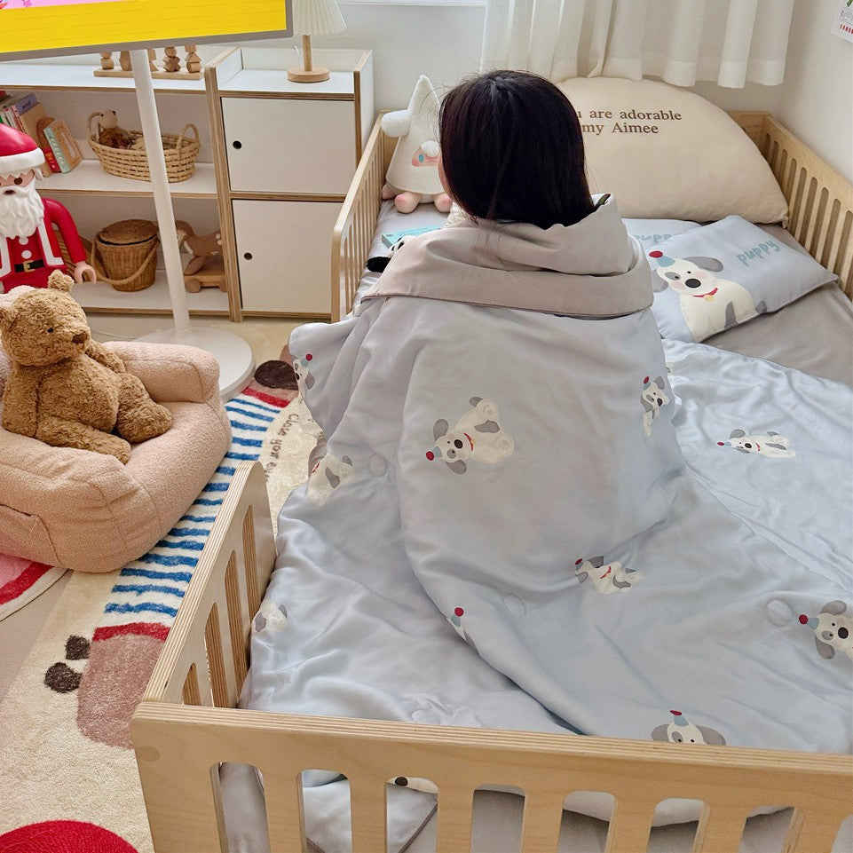 Kids bedding set with lightweight quilted blanket and cute animal print