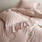 Romantic ruffled bedding set made of cotton with heart-shaped border