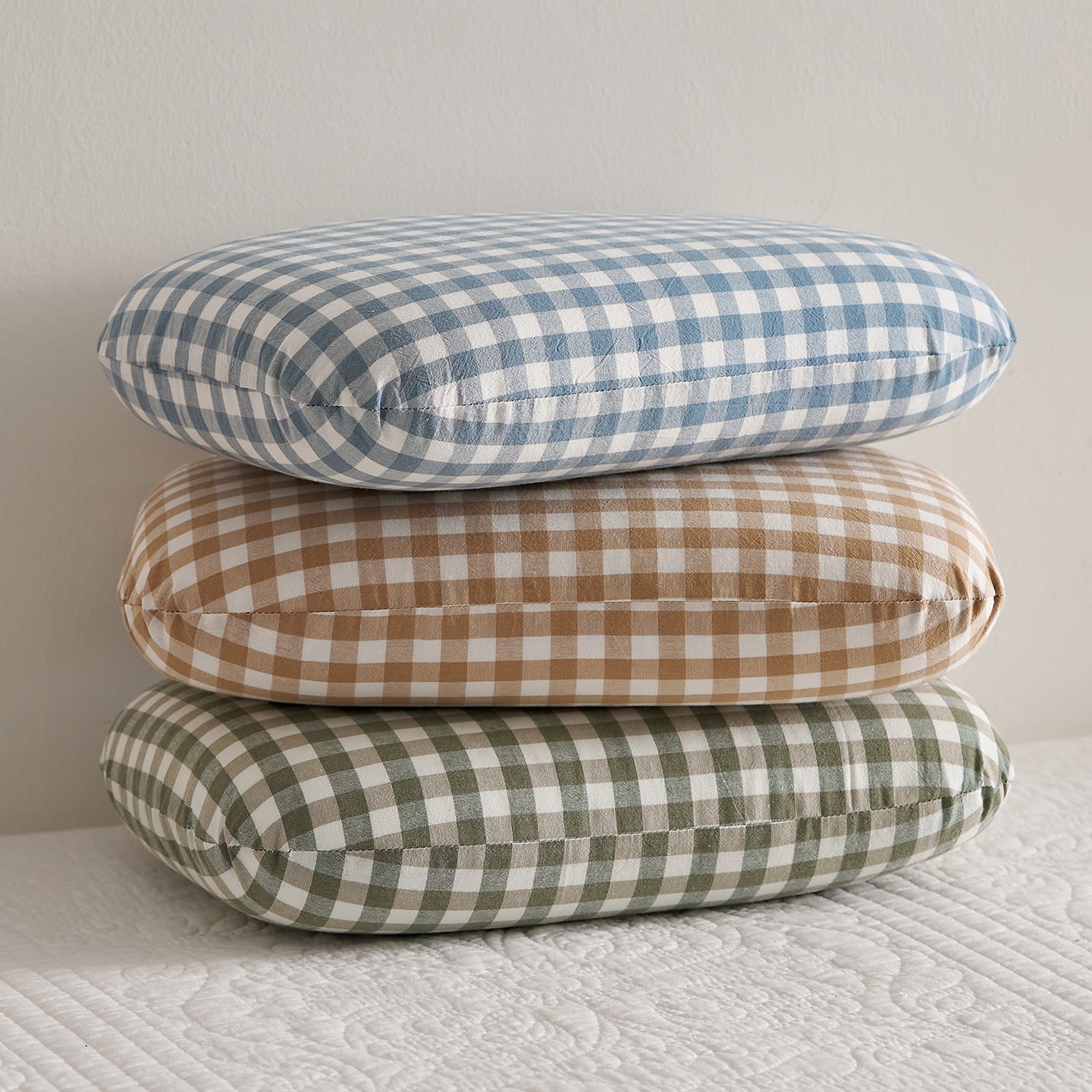 Comfort Pillow with Checked Design Vinantica