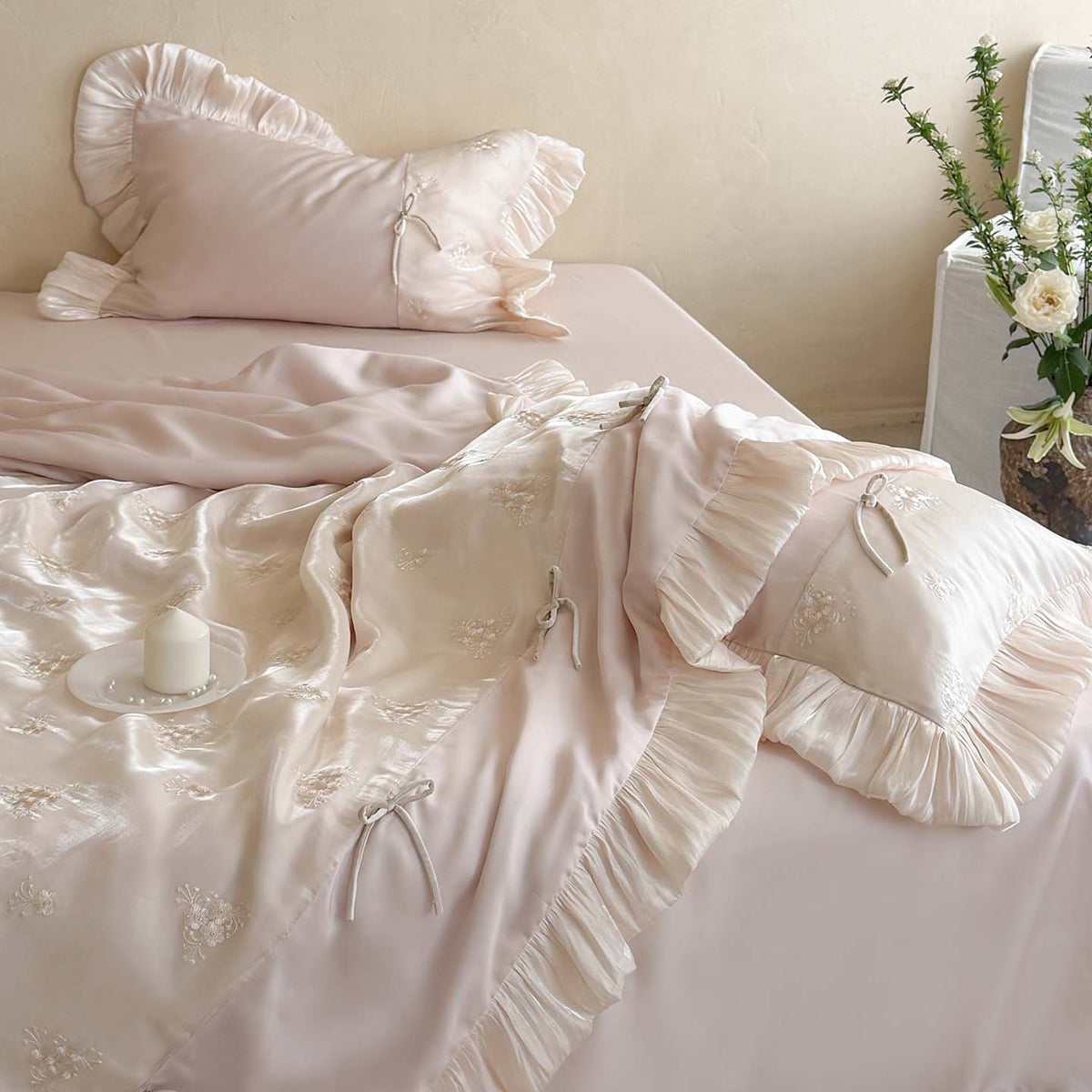 Satin-Duvet Cover Set with silky shiny finish, floral embroidery & ruffled trim