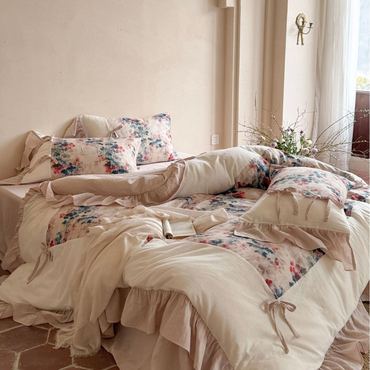 Bedding set with frill, floral watercolor print and tie ribbons
