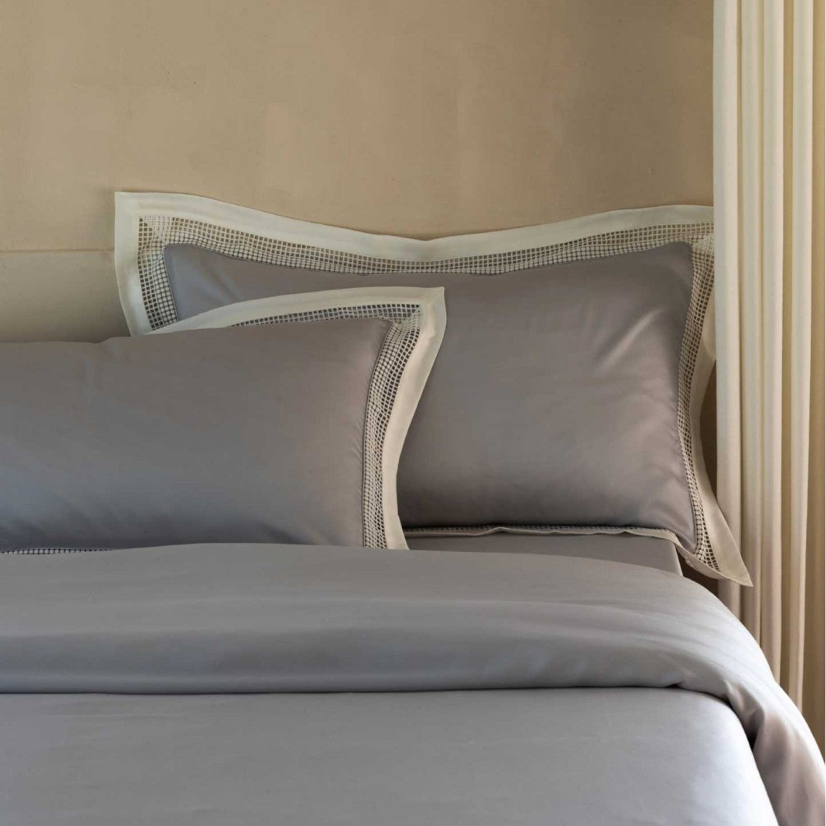 Luxurious bedding set made of cotton satin with lace border