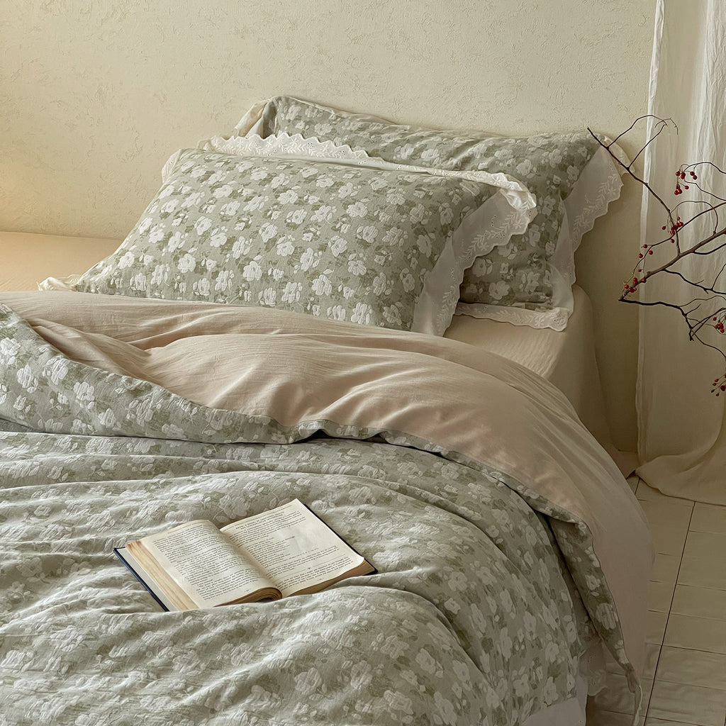 Bedding set made of cotton-linen with floral print and wavy hem