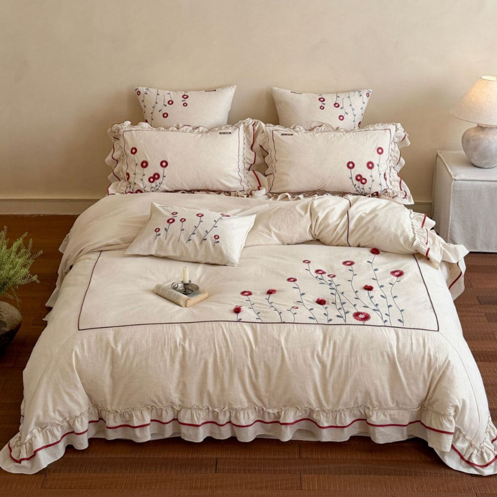 Bedding set made of cotton with floral embroidery and playful ruffle hem