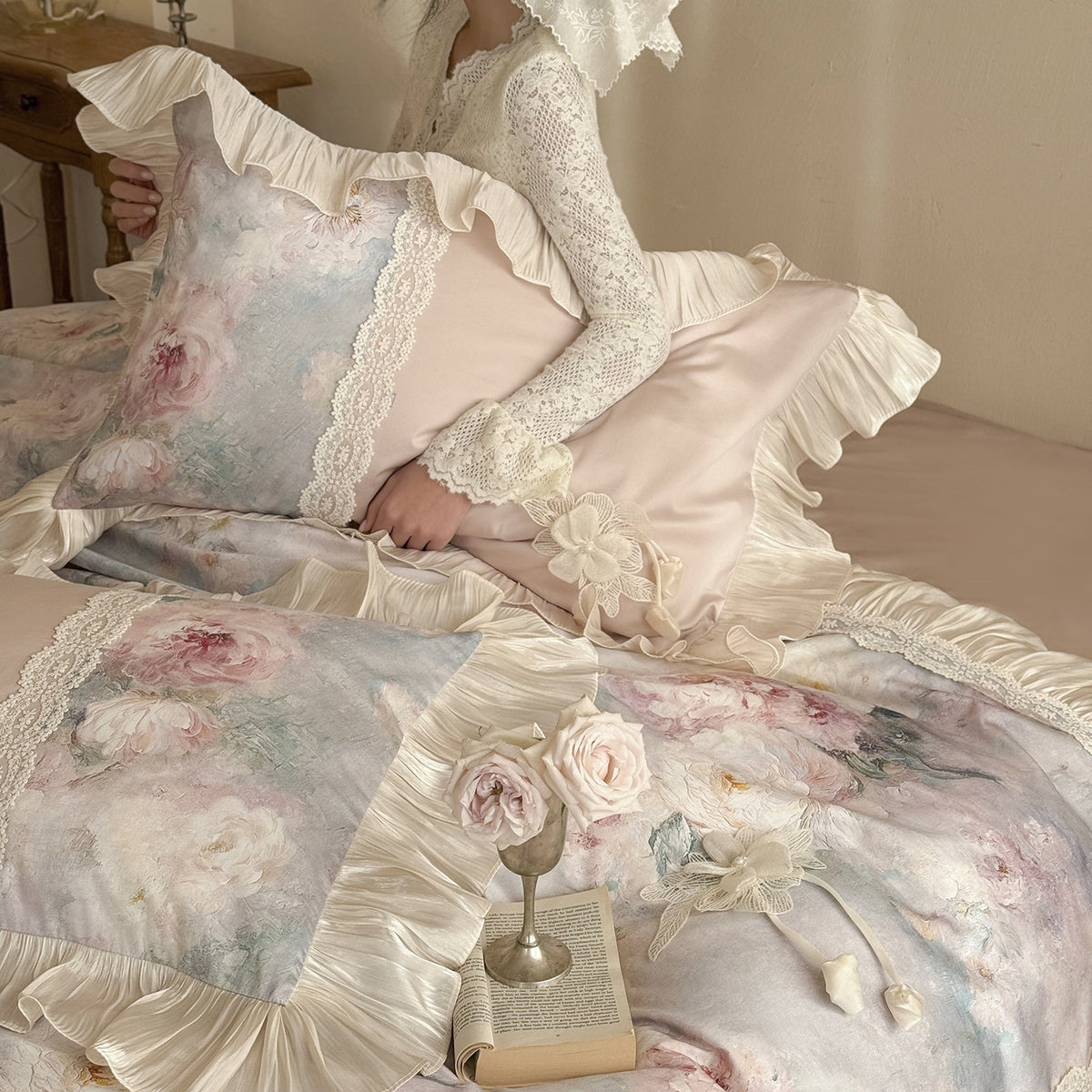 Satin bedding set with floral print, ruffles and lace trim