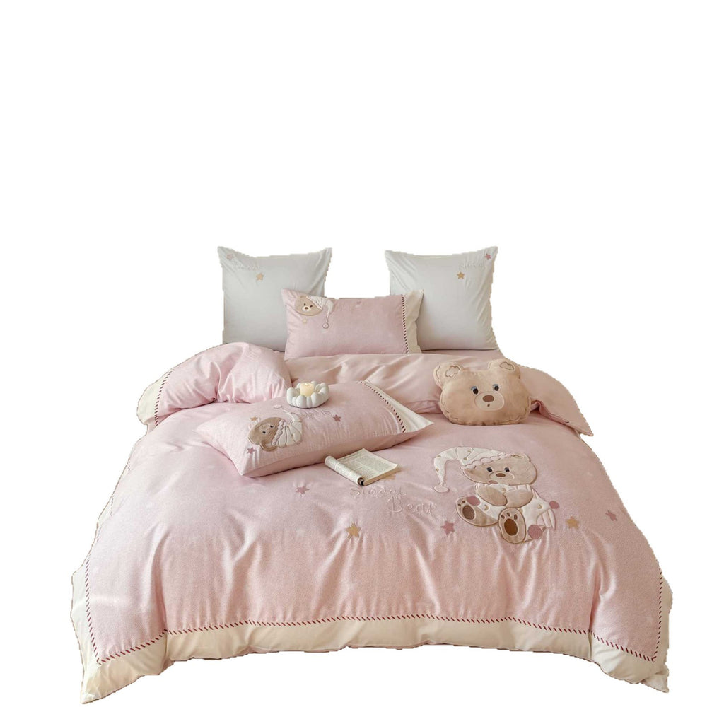 Children's bedding set with embroidered teddy bear applications and breathable cotton percale