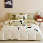 Cotton bedding set with embroidered cat appliqués and reversible pillowcases