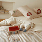 Child-friendly bedding set made of cotton percale with embroidered animal motifs