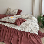 Romantic duvet cover set with ruffle and vintage floral pattern