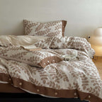 Bedding set made of cotton percale with leaf pattern and button placket