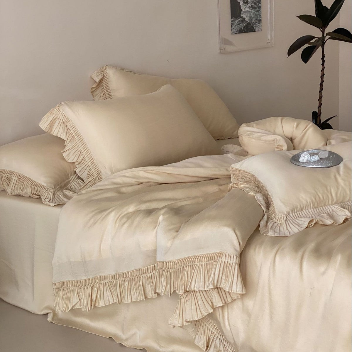 Bedding set made of high-quality cotton percale with gathered ruffle edges