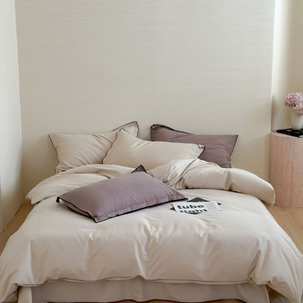 Luxurious bedding set made of cotton satin with contrasting piping