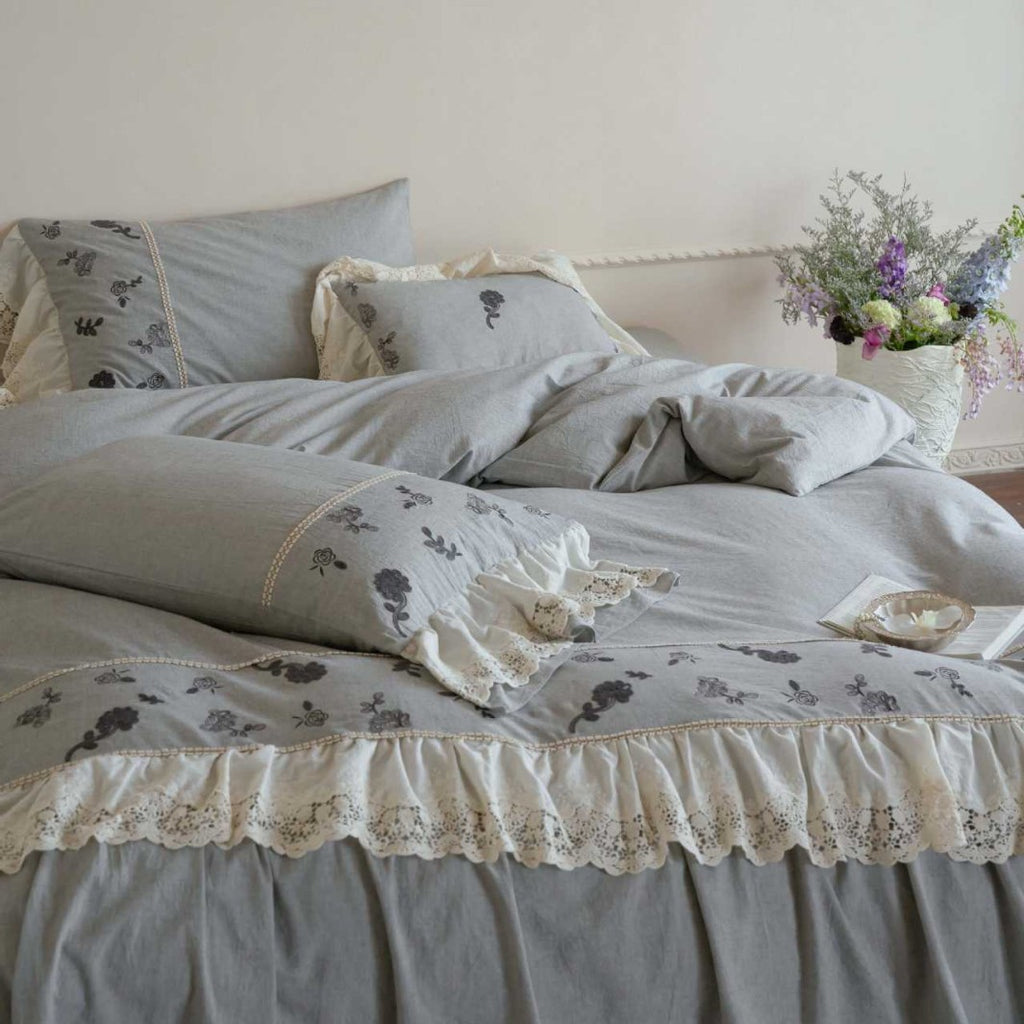 Luxurious cotton-linen bedding set with lace ruffle and floral embroidery
