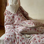 Bedding set with floral cotton percale and extra-soft finish
