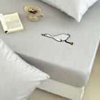 Jersey-fitted sheet with embroidered goose motif and extra-deep hem