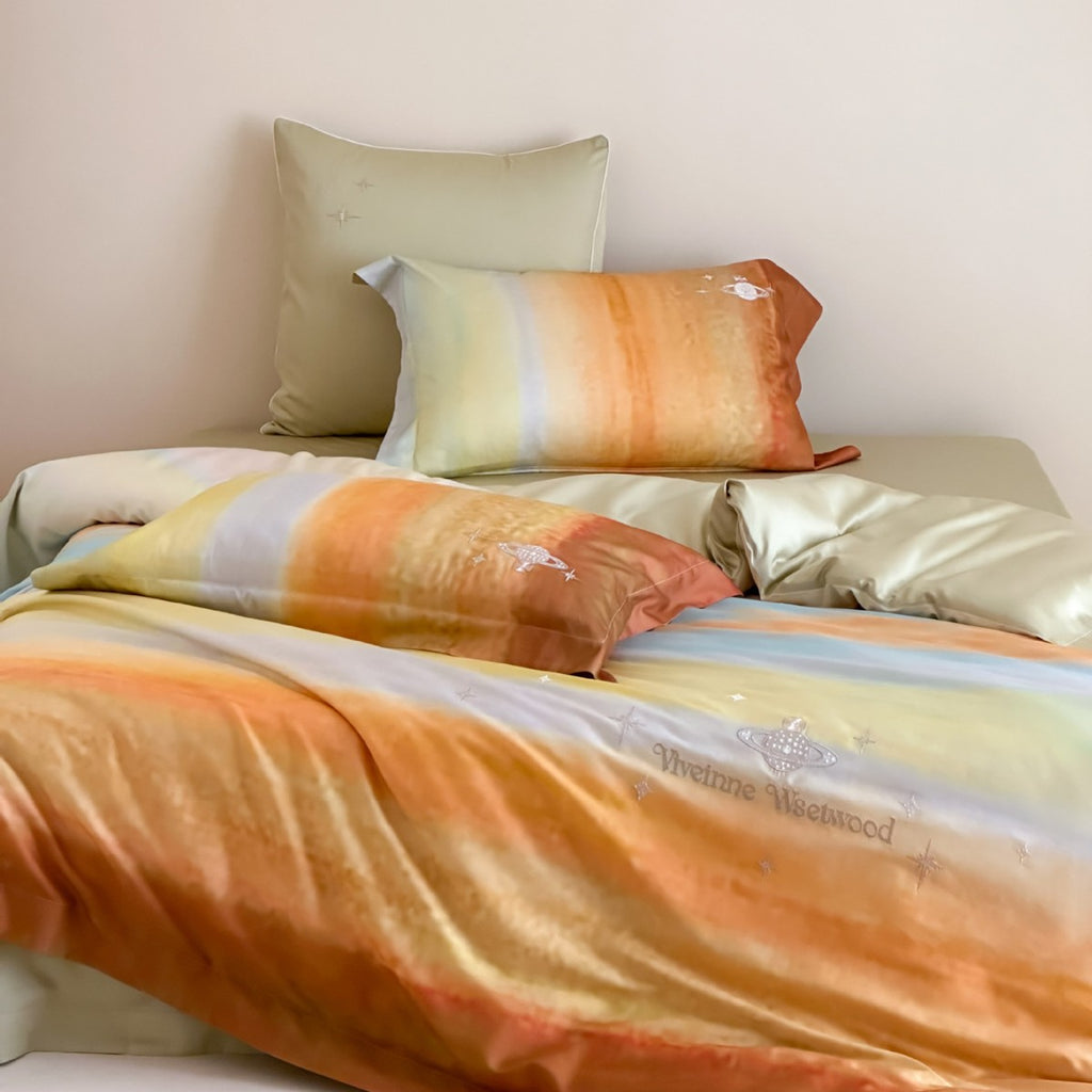 Reversible satin bedding set with delicate planet and star embroidery