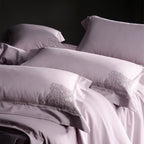 Duvet cover set made of fine cotton satin with subtle corner embroideries