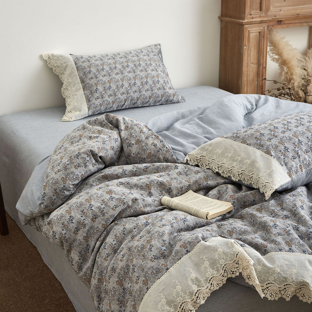 Duvet cover set in vintage floral design made of cotton-linen with lace trim