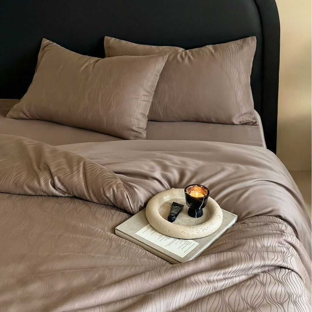 Bedding set made of cotton satin with fine jacquard texture