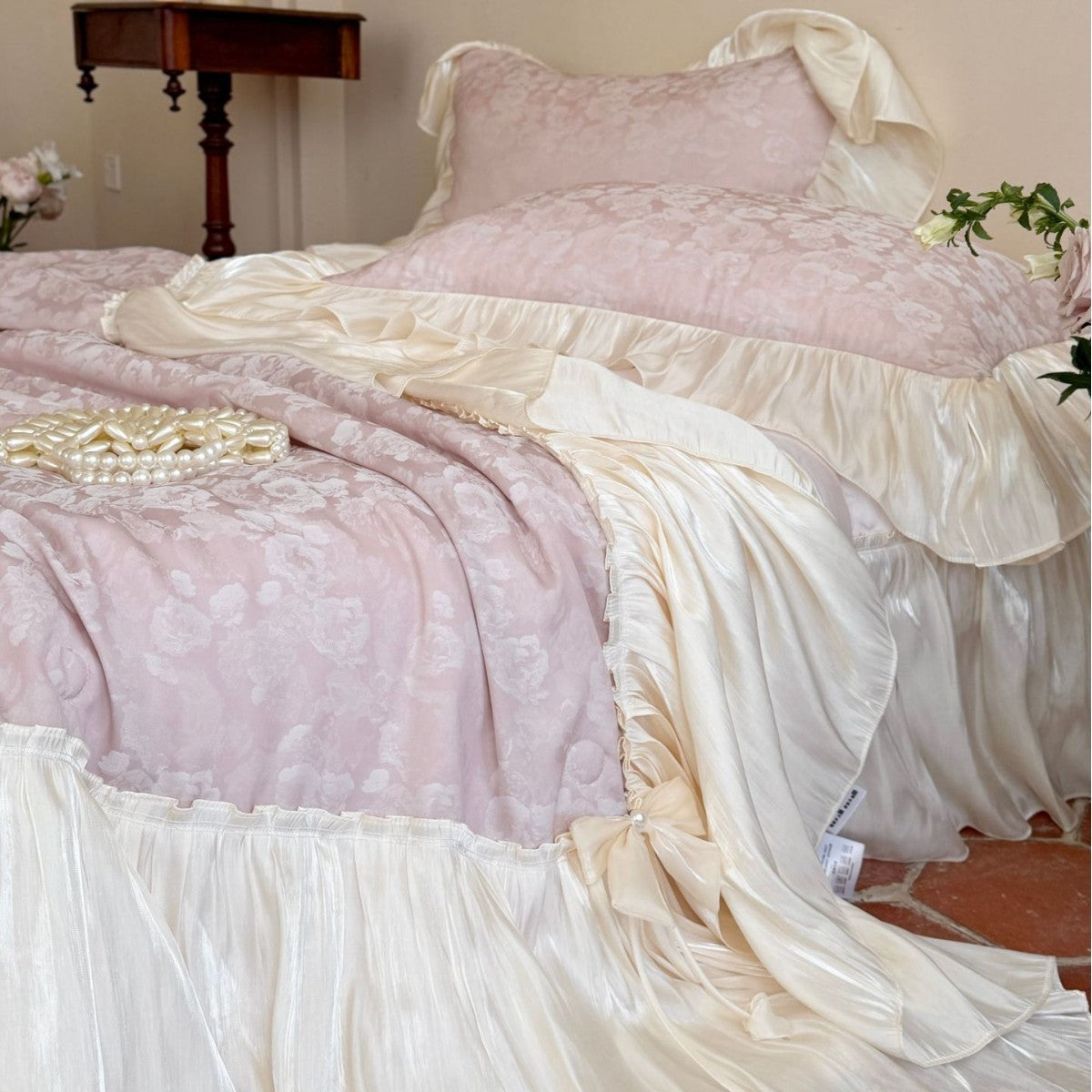Luxurious Ruffled Bedding Set made of Satin with Duvet and Bedskirt