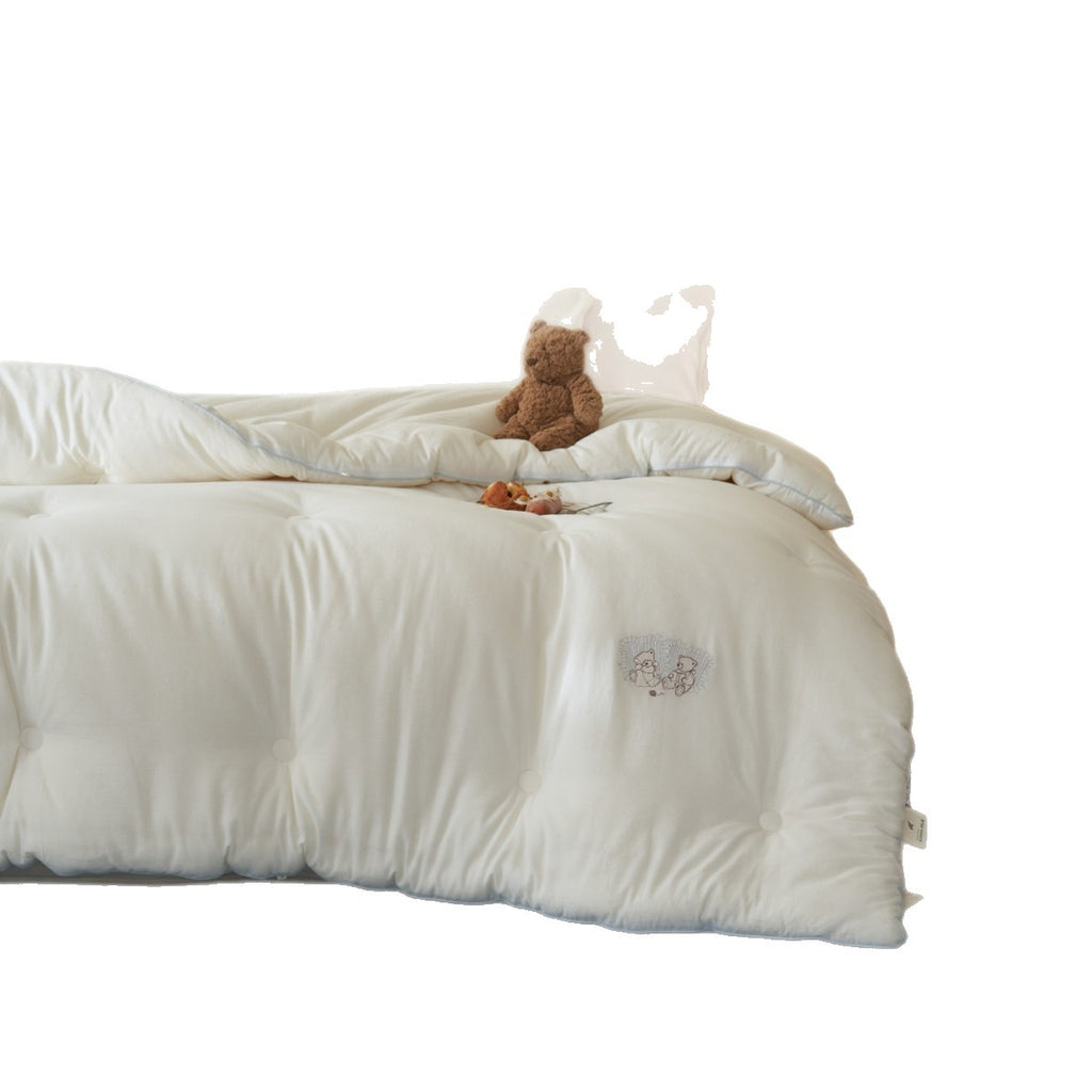 Children's quilt with teddy embroidery and breathable all-season filling