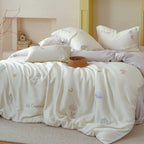 Premium children's bedding set made of cotton satin with pastel-embroidered balloon and carousel motifs.