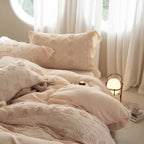 Reversible quilted bedspread with 3D flower appliqué and pillowcases
