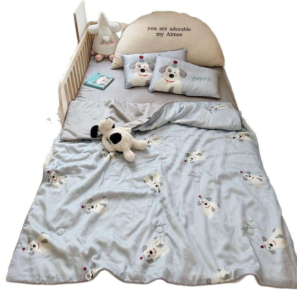 Kids bedding set with lightweight quilted blanket and cute animal print
