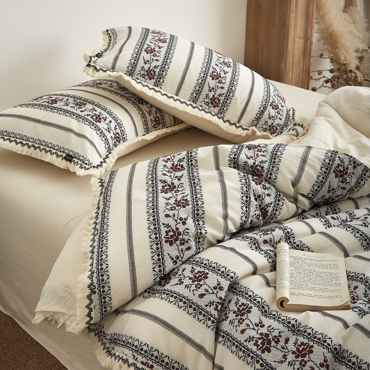 Striped bedding set