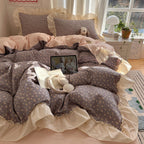 Bedding set made of cotton percale with delicate floral design, ruffle frill and reversible duvet cover