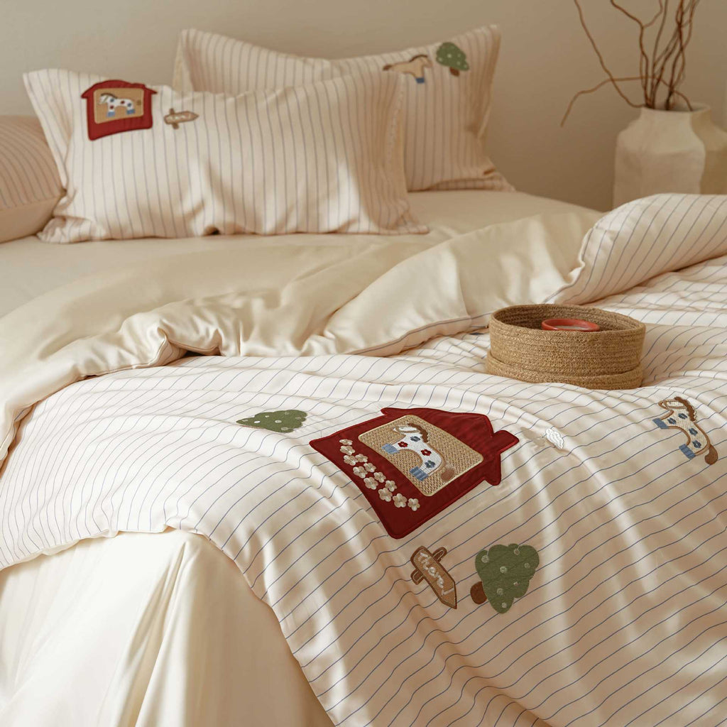 Child-friendly bedding set made of cotton percale with embroidered animal motifs
