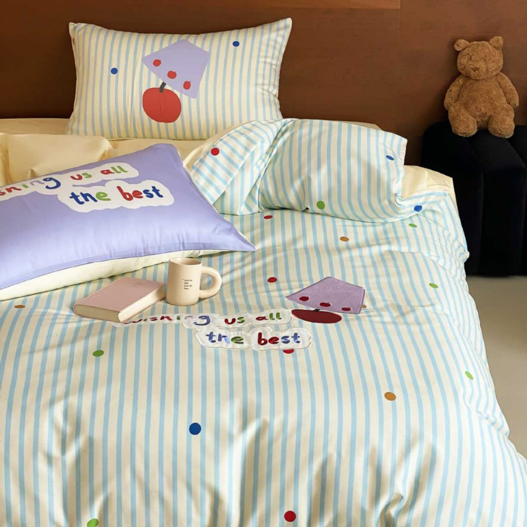 Children's bedding set made of cotton percale with striped design, appliquéd lettering, and playful dot appliqués