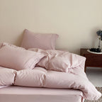 Complete bedding set with lightweight all-season duvet, pillow and fitted sheet made of cotton percale