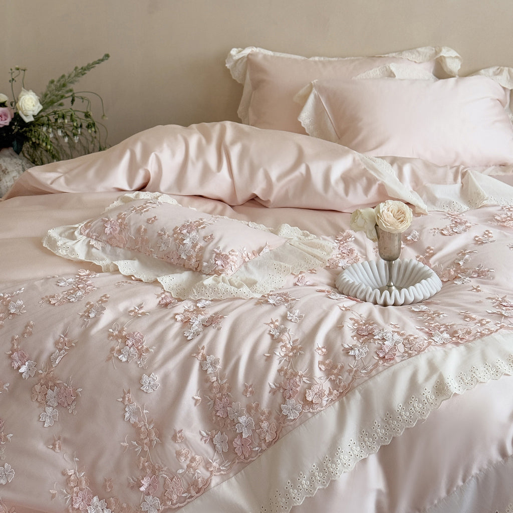 embroidered luxury bedding set made of cotton satin with lace border