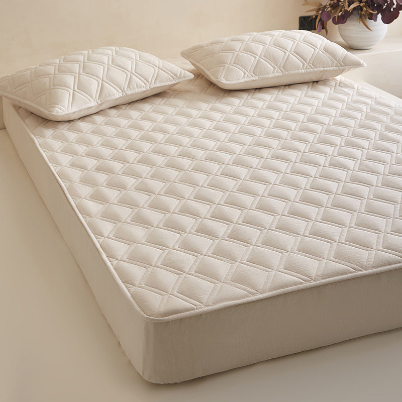 Quilted mattress protector with all-around elastic and breathable cotton filling