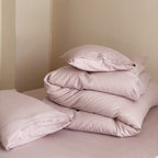 Complete bedding set with lightweight all-season duvet, pillow and fitted sheet made of cotton percale
