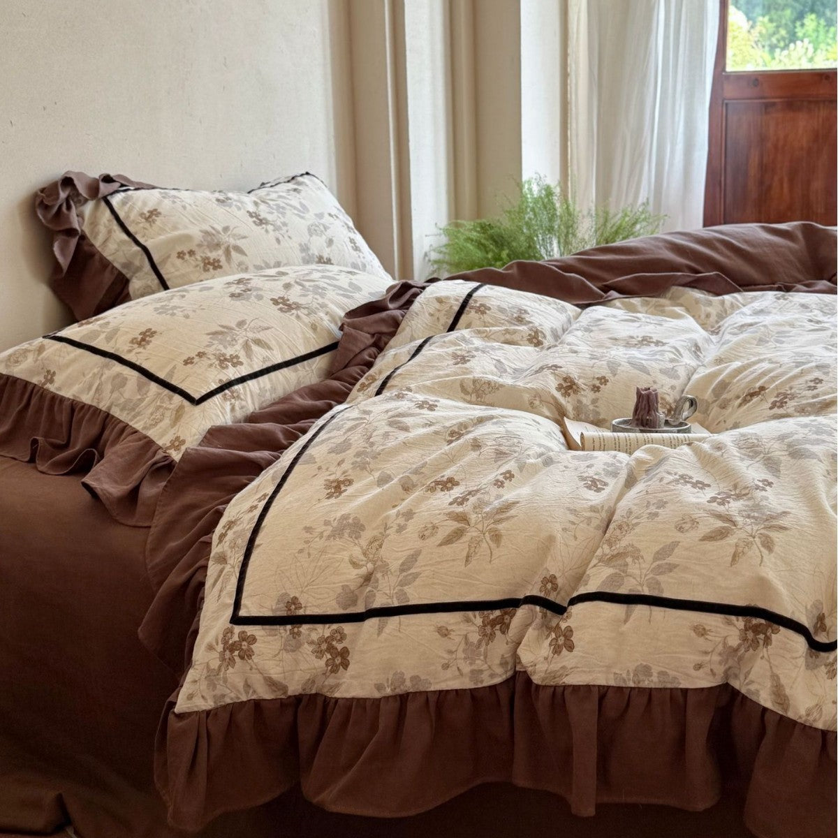 Floral cotton bedding set with ruffles and fine piping