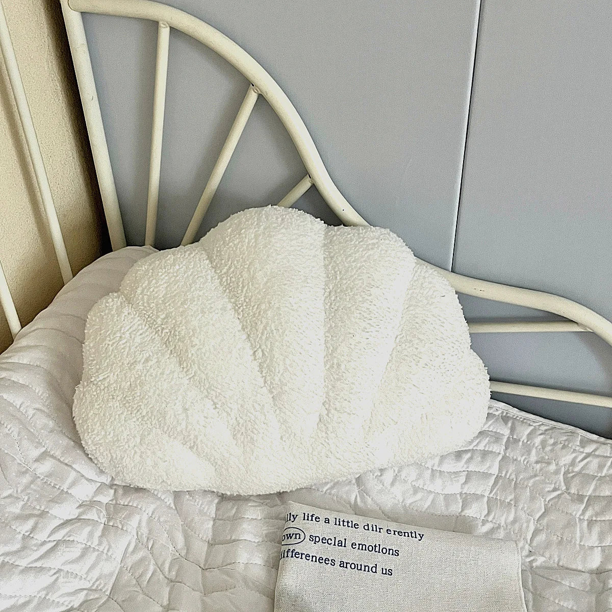 Pastel Shell Cushion – Fluffy Bouclé Plush Pillow | Vinantica